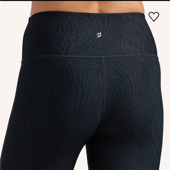 Peloton Cadent High-Rise Reversible Zebra Print Legging Black/Blue size Medium - Picture 5 of 16